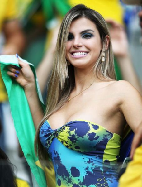 Beautiful Girls Who Came Out to Support Their World Cup Teams