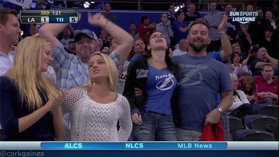 People Who Can’t Help Staring at Hot Girls