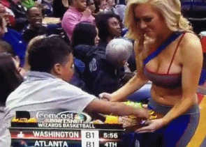 People Who Can’t Help Staring at Hot Girls