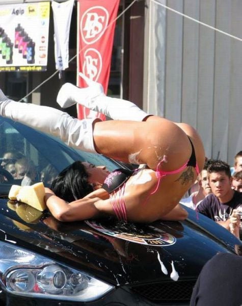 Girls Who Make Washing a Car Look Sexy