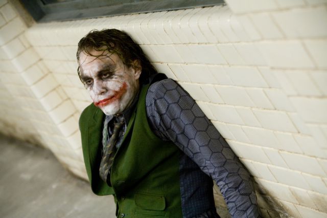 Photos Taken on Set During “The Dark Knight” Interrogation Scene