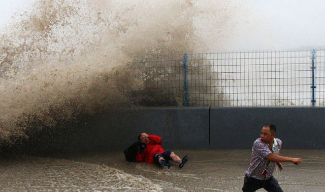 Massive Tidal Wave in China Stuns Spectators