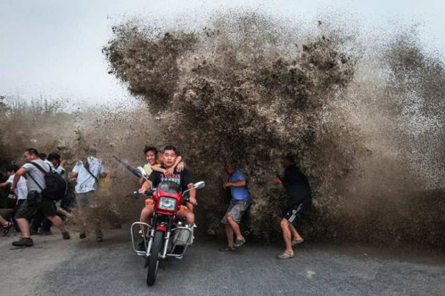 Massive Tidal Wave in China Stuns Spectators