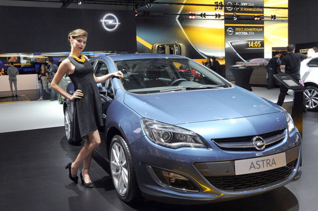 Moscow’s International Automobile Salon Had Lots of Eye-candy for the Men