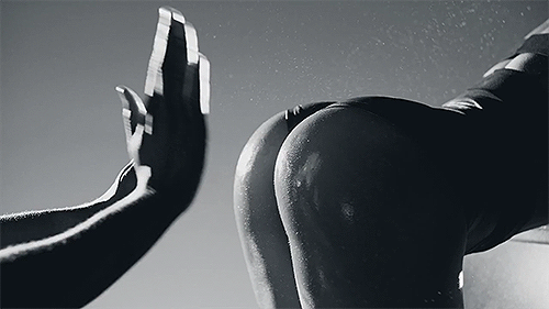 Girls Rock Their Perky Bums in Style