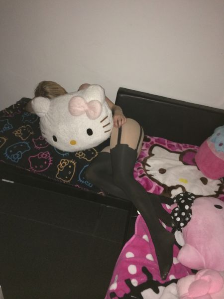 Intimate Leaked Photos of Avril Lavigne