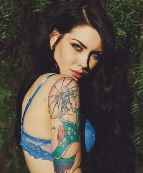 Sexy Girls Showing Off Stunning Tattoos