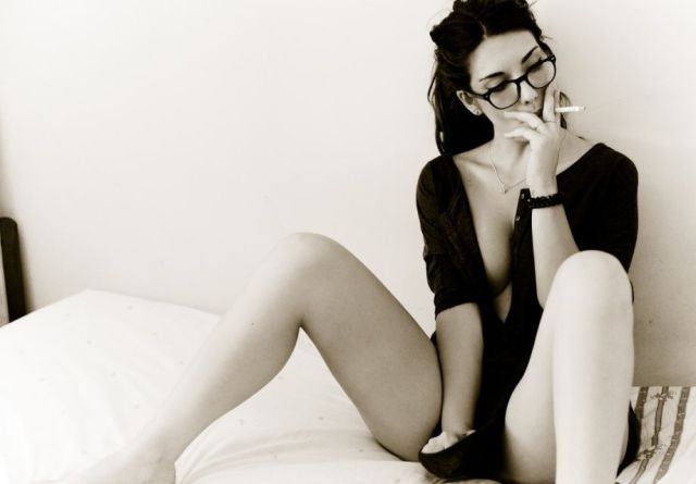 Hot Girls Who Look Cuter in Glasses
