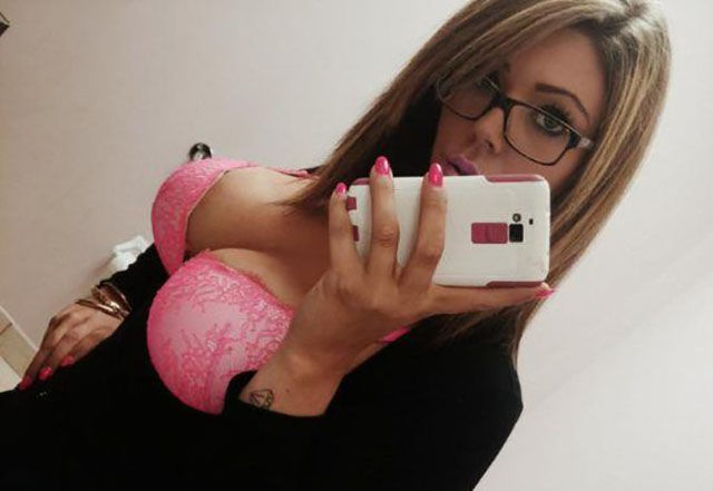 Hot Girls Who Look Cuter in Glasses