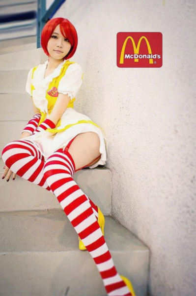 Cute Girls Look Smoking Hot in Halloween Costumes