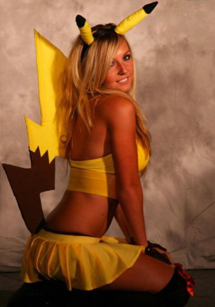 Cute Girls Look Smoking Hot in Halloween Costumes