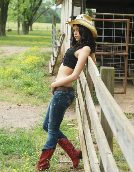 Country Bumpkins Have Their Own Sweet Sexiness