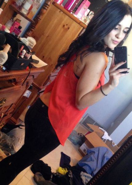 Hot Babes Who Live in a Mess