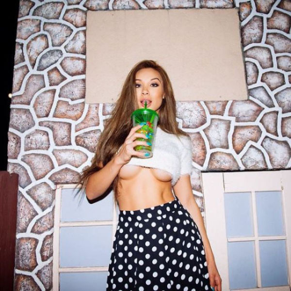 Underboobs Are a Real Tease for the Eyes