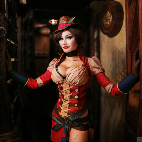 A Mad Moxxi Cosplay That Is Marvellously Sexy