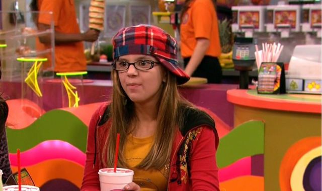 Geeky Child Stars Who Are Adult Hotties