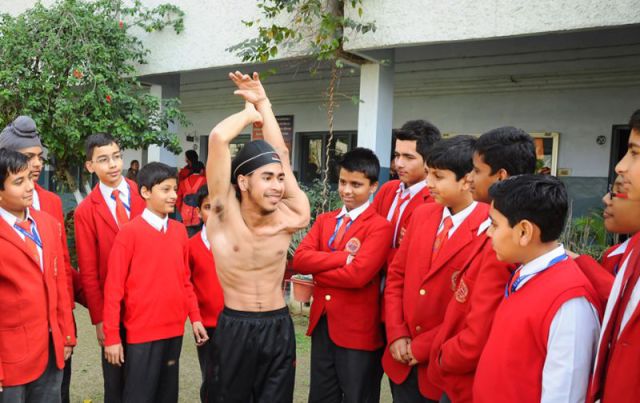 The Teenager Who Has Limbs Like Rubber