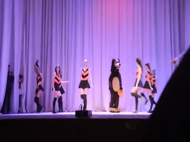 Teenage School Girls Twerking in 'Winnie the Pooh' Outfits Cause Scandal in Russia 