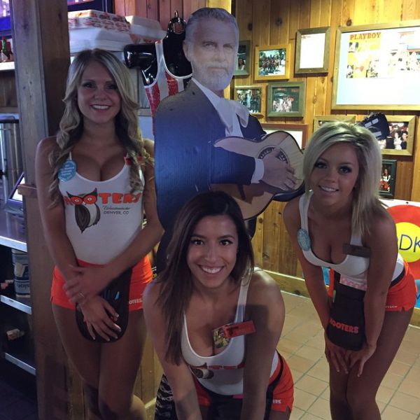 Hooters Have the Most Gorgeous Staff of Anywhere Ever