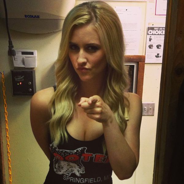 Hooters Have the Most Gorgeous Staff of Anywhere Ever