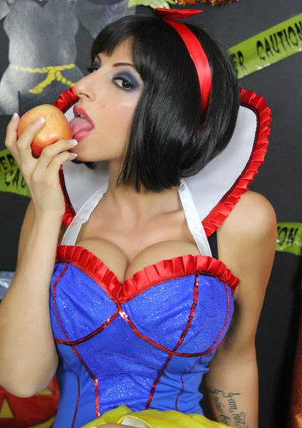 The Sexy Cosplay Girls of Every Nerd