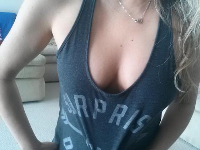 Sexy Girls That Use a Few Tugs to Show a Tantalizing Taste of Skin