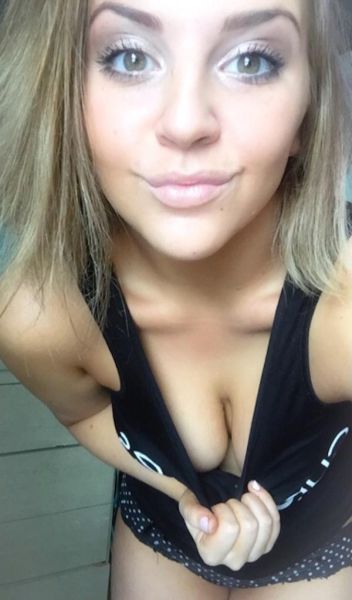 Sexy Girls That Use a Few Tugs to Show a Tantalizing Taste of Skin