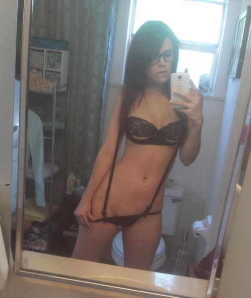 Sexy Girls That Use a Few Tugs to Show a Tantalizing Taste of Skin