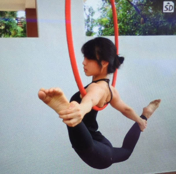 This Bendy Girl Has All Kinds of Skills in the Air