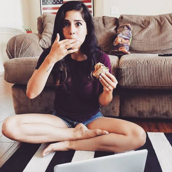 Girls Give Gluten-Free the Middle Finger