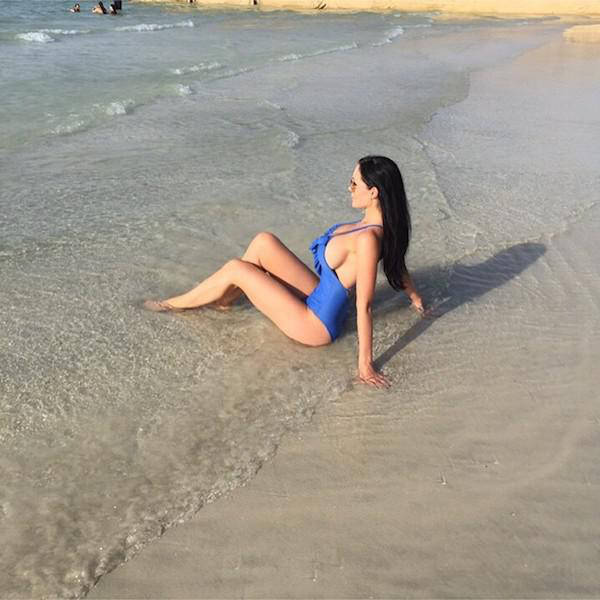 Boys Go Wild for Sideboobs