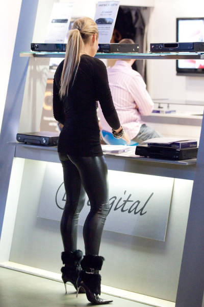 Candid Street Fashion That Really Takes the Cake