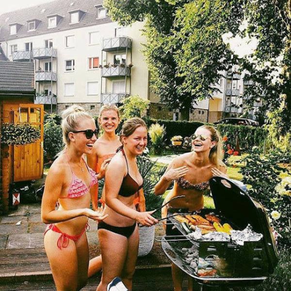Some Hot Ladies Tuck into Some BBQ