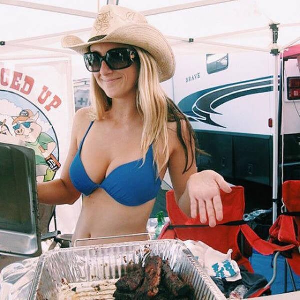 Some Hot Ladies Tuck into Some BBQ