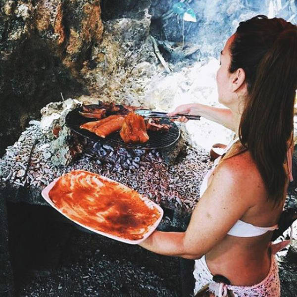 Some Hot Ladies Tuck into Some BBQ