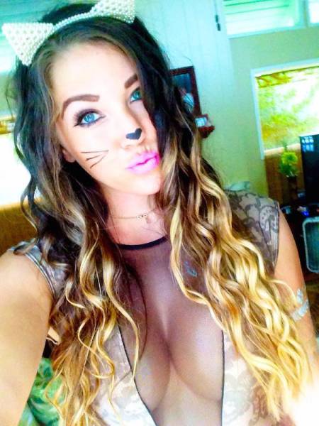 Mesh Clothing Is Simply Mesmerizing