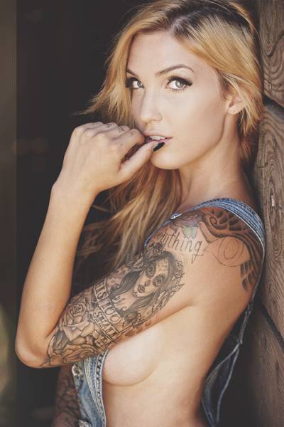 Boys Go Wild for Sideboobs