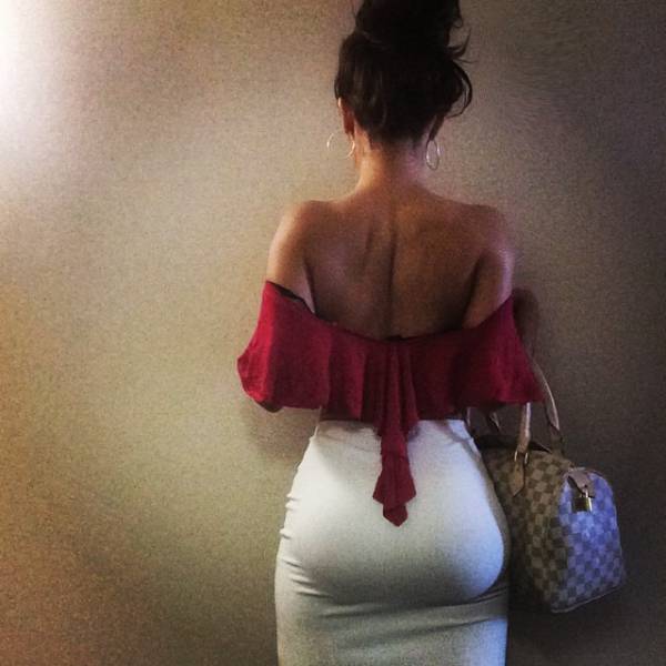 Check Out the Buns On These Ladies