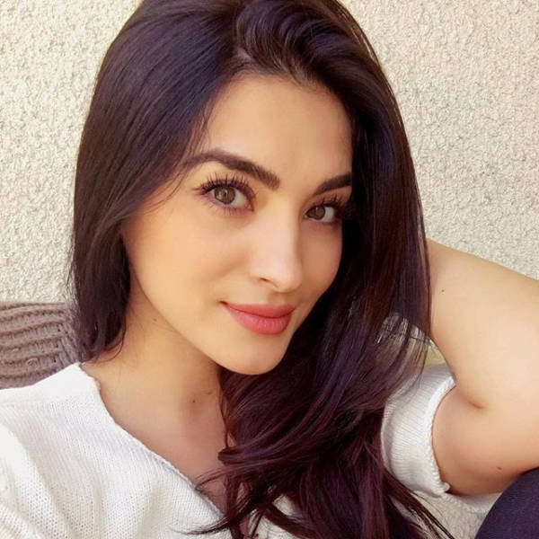 Beautiful Girls Make the World Go Around