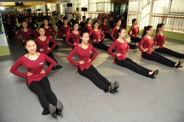 Becoming a Chinese Flight Attendant Is Quite Competitive