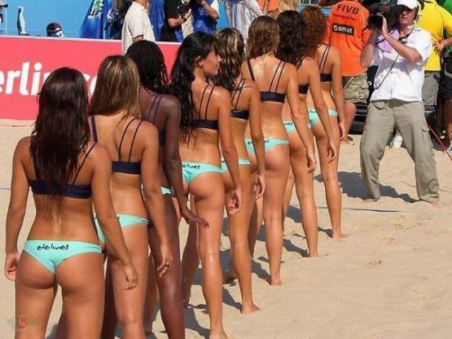 Beach Volley Cheerleaders Are Delicious To Look At