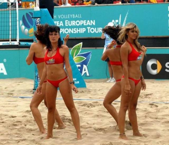 Beach Volley Cheerleaders Are Delicious To Look At