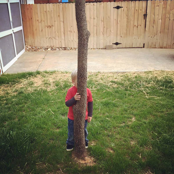 Kids That Totally Suck At Hide And Seek