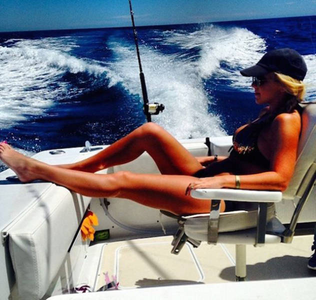 Sexy Girls Make Fishing Less Boring