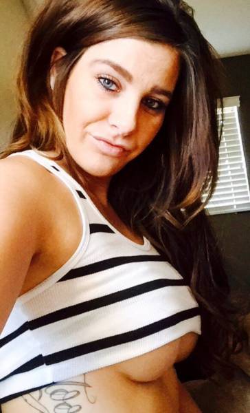 Get Ready For Some Tasty Underboob Pics