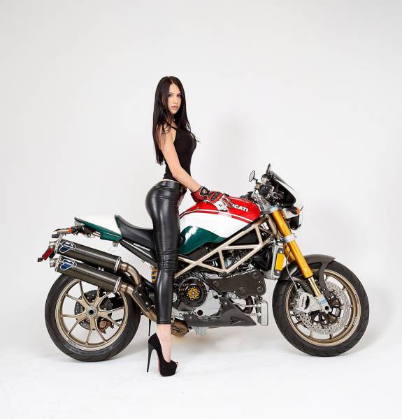Girls And Bikes: Can It Get Any Hotter?
