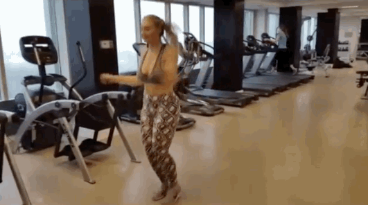 "Fat" Model Gives Her Haters a Fully Comprehensive Response