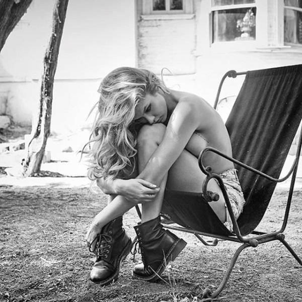 Boys Go Wild for Sideboobs