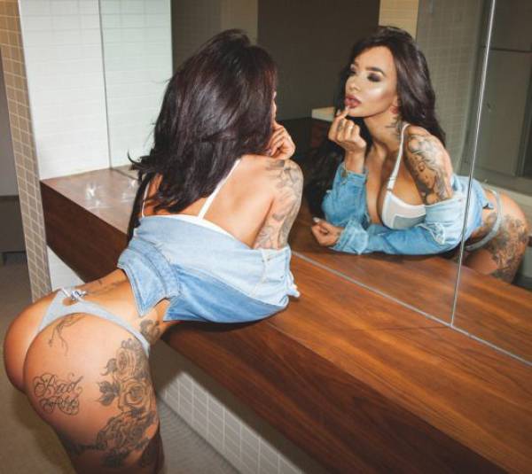 Sexy Girls Who Like Ink