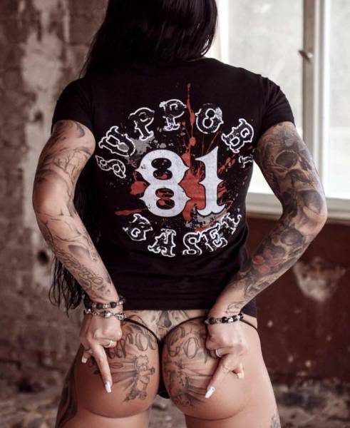 Sexy Girls Who Like Ink